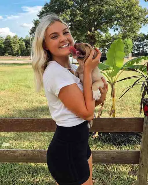 Cassandra, 22 ans